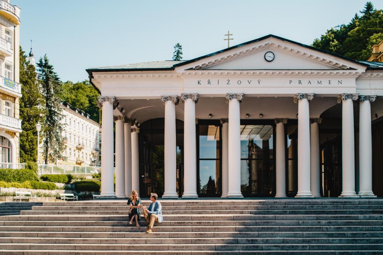 Falkensteiner Spa Resort マリアーンスケー・ラーズニェ エクステリア 写真 The main entrance of the university
