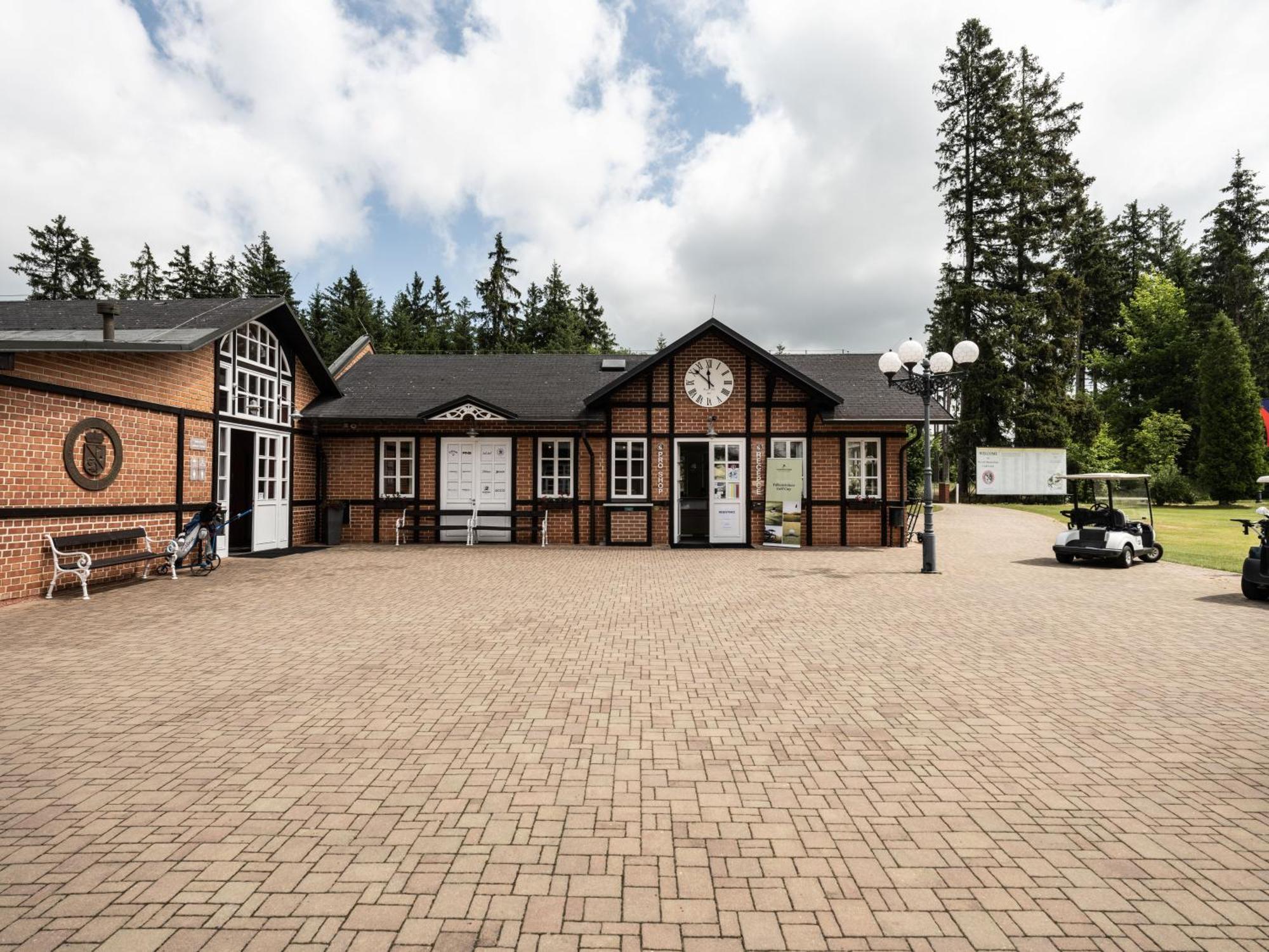 Falkensteiner Spa Resort マリアーンスケー・ラーズニェ エクステリア 写真 Golf clubhouse