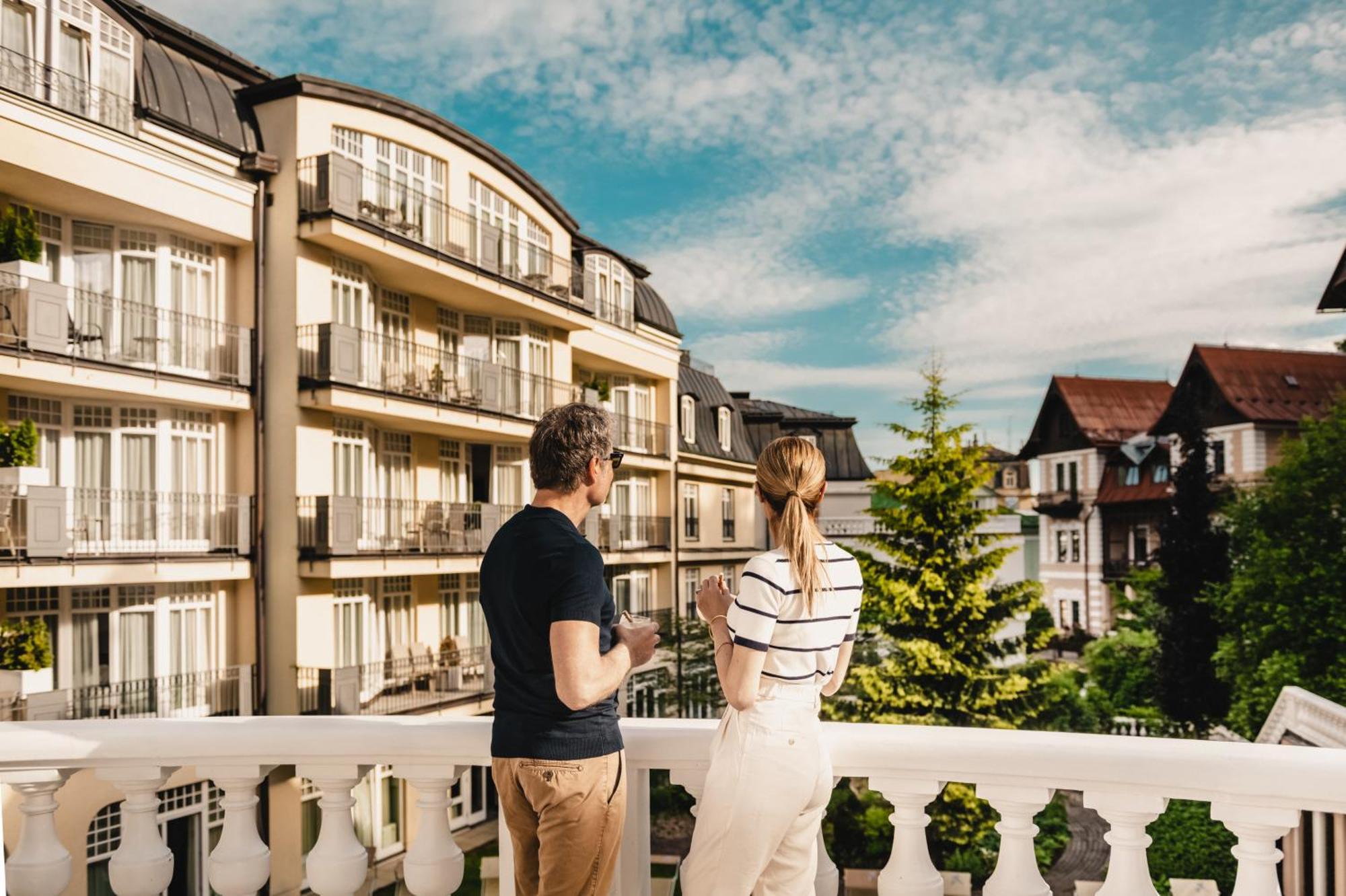 Falkensteiner Spa Resort マリアーンスケー・ラーズニェ エクステリア 写真 The view from the balcony of the hotel