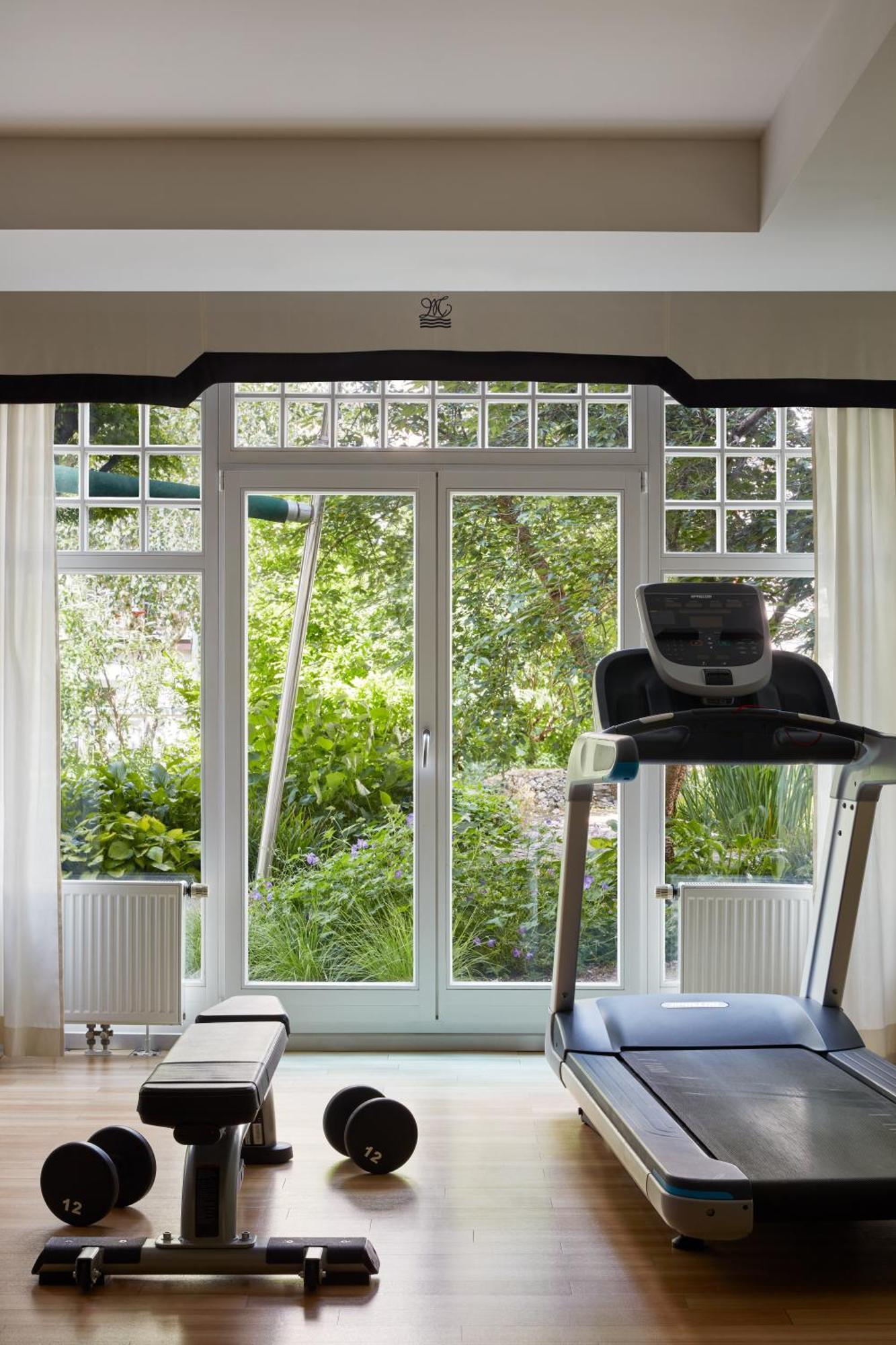Falkensteiner Spa Resort マリアーンスケー・ラーズニェ エクステリア 写真 A treadmill in a home