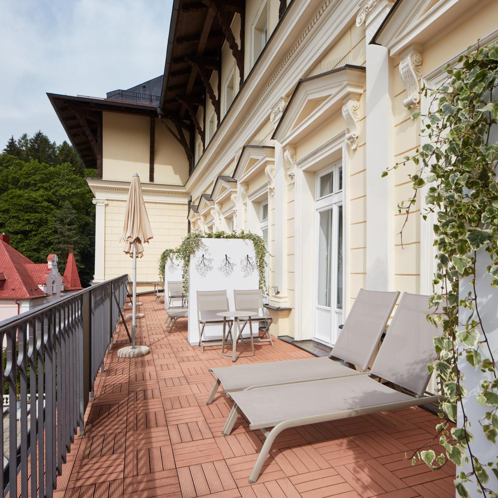 Falkensteiner Spa Resort マリアーンスケー・ラーズニェ エクステリア 写真 The terrace