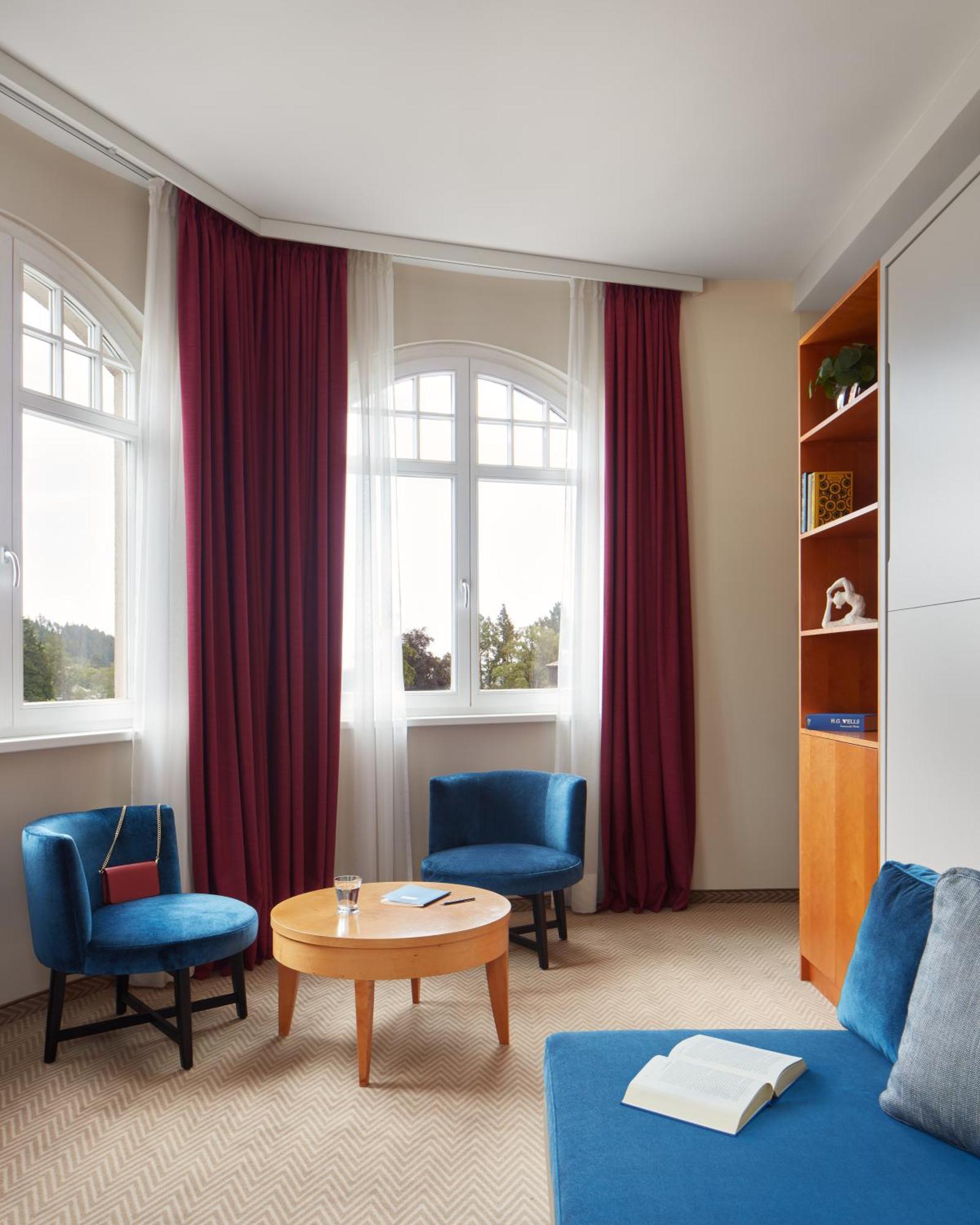 Falkensteiner Spa Resort マリアーンスケー・ラーズニェ 部屋 写真 Curtains in a living room
