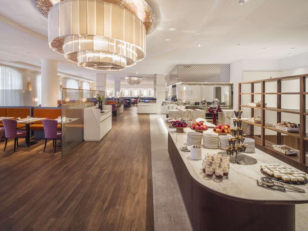 Falkensteiner Spa Resort マリアーンスケー・ラーズニェ レストラン 写真 The restaurant